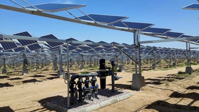 Solar panels flushing system